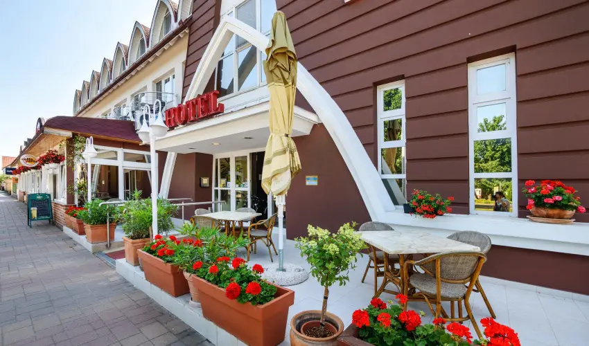 Hotel N�gy �vszak Hajd�szoboszl� - Nyugd�jas kedvezm�nyes �rak reggelis ell�t�ssal (1 �jt�l)