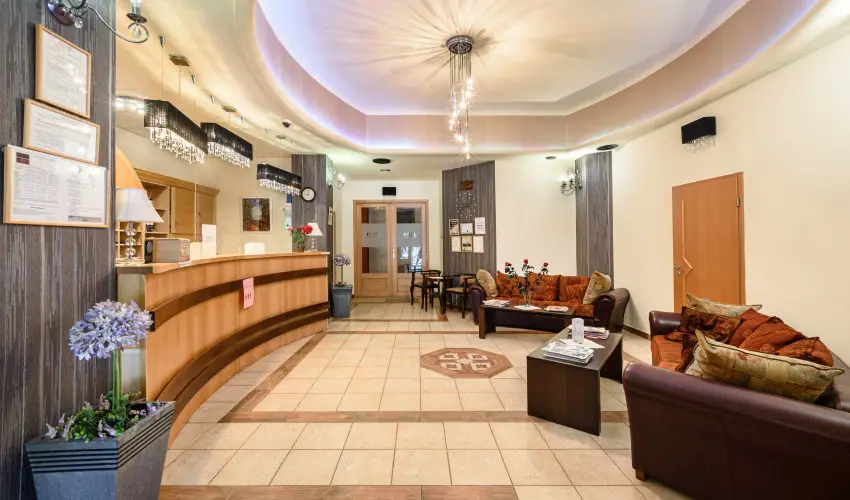 Hotel N�gy �vszak Hajd�szoboszl� - Nyugd�jas kedvezm�nyes �rak reggelis ell�t�ssal (1 �jt�l)