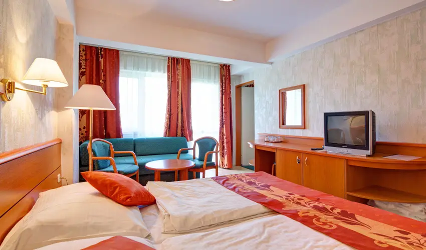 Hotel Panorma Balatongyrk Balatongyrk - Frisst tavasz (min. 2 j)