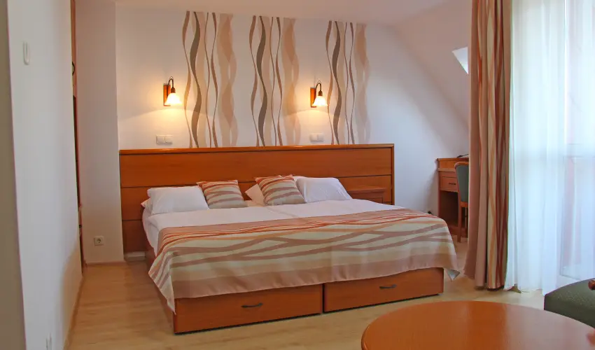 Hotel Panorma Balatongyrk Balatongyrk - Frisst tavasz (min. 2 j)