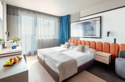 Hunguest Bk, Bk, Bkfrd