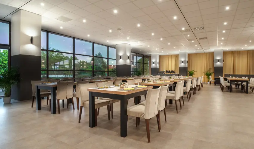 Sopron Hotel Sopron - Nyugd�jas kedvezm�nyes �r reggelivel (1 �jt�l)