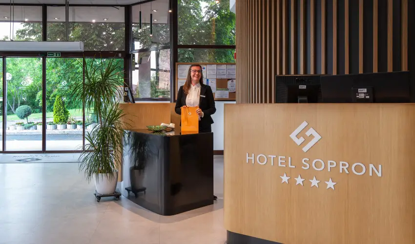 Sopron Hotel Sopron - Nyugd�jas kedvezm�nyes �r reggelivel (1 �jt�l)