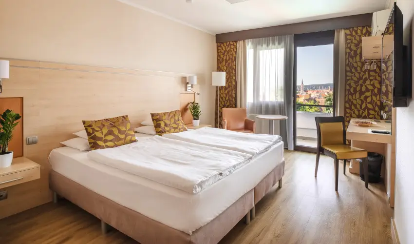 Sopron Hotel Sopron - Nyugd�jas kedvezm�nyes �r reggelivel (1 �jt�l)