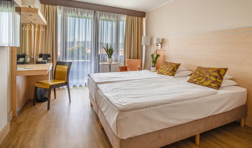Sopron Hotel Sopron - Nyugd�jas kedvezm�nyes �r reggelivel (1 �jt�l)