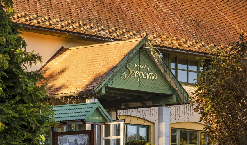 Hotel Sz�palma Porva-Sz�palmapuszta - Nyugd�jas kedvezm�nyes �rak (1 �jt�l)