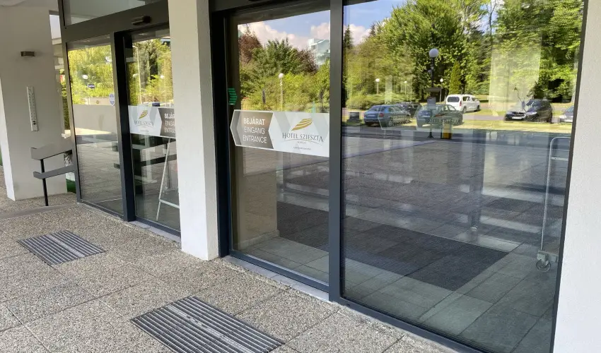 Hotel Szieszta Sopron - Nyugdíjas kedvezményes árak félpanzióval, fürdőbelépővel (1 éjtől)