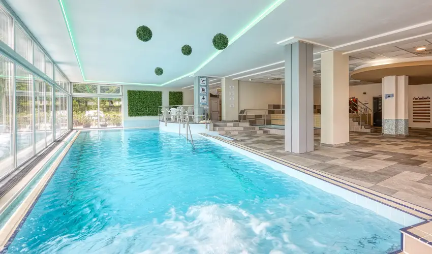 Hotel Szieszta Sopron - Nyugdíjas kedvezményes árak félpanzióval, fürdőbelépővel (1 éjtől)