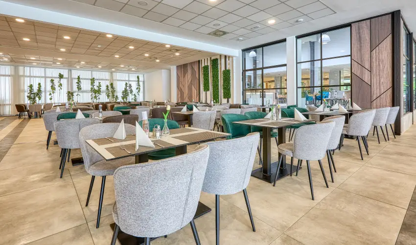 Hotel Szieszta Sopron - Nyugdíjas kedvezményes árak félpanzióval, fürdőbelépővel (1 éjtől)