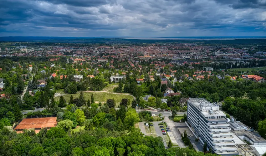Hotel Szieszta Sopron - Nyugdíjas kedvezményes árak félpanzióval, fürdőbelépővel (1 éjtől)