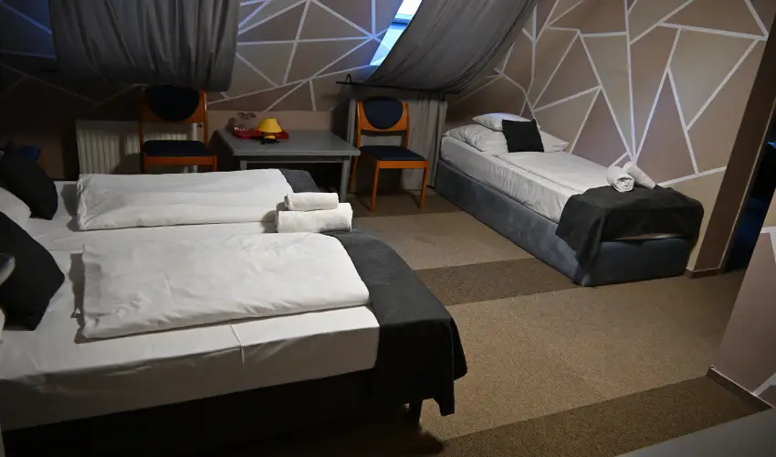 Hotel Unicornis Eger - Nyugd�jas kedvezm�nyes �rak reggelis ell�t�ssal (1 �jt�l)