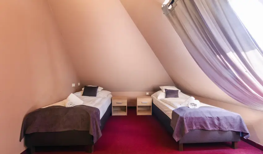 Hotel Unicornis Eger - Nyugd�jas kedvezm�nyes �rak reggelis ell�t�ssal (1 �jt�l)