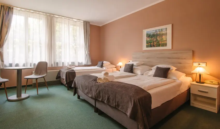 Hotel Unicornis Eger - Nyugd�jas kedvezm�nyes �rak reggelis ell�t�ssal (1 �jt�l)