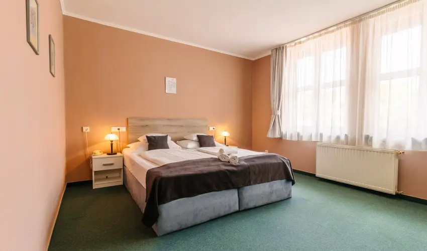Hotel Unicornis Eger - Nyugd�jas kedvezm�nyes �rak reggelis ell�t�ssal (1 �jt�l)