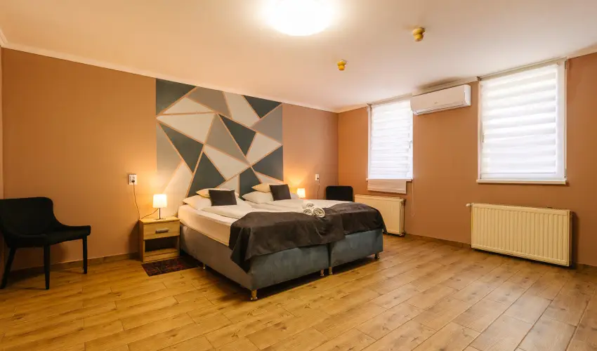 Hotel Unicornis Eger - Nyugd�jas kedvezm�nyes �rak reggelis ell�t�ssal (1 �jt�l)