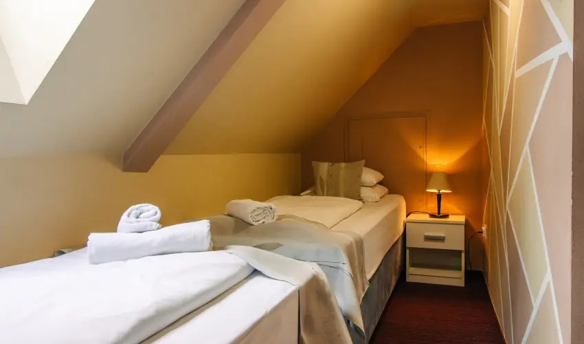 Hotel Unicornis Eger - Nyugd�jas kedvezm�nyes �rak reggelis ell�t�ssal (1 �jt�l)