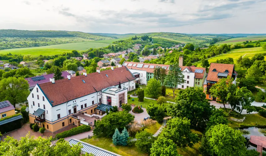 Hotel V�csecity Hern�dv�cse - Nyugd�jas kedvezm�nyes �rak (1 �jt�l)