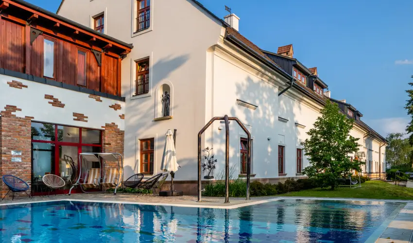 Hotel V�csecity Hern�dv�cse - Nyugd�jas kedvezm�nyes �rak (1 �jt�l)