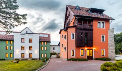 Hotel V�csecity Hern�dv�cse