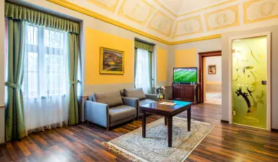 Hotel V�csecity Hern�dv�cse
