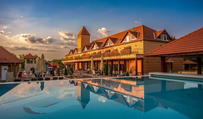 Term�l Hotel Vesta T�pi�szecs� - Kikapcsol�d�s f�lpanzi�s ell�t�ssal (1 �jt�l)