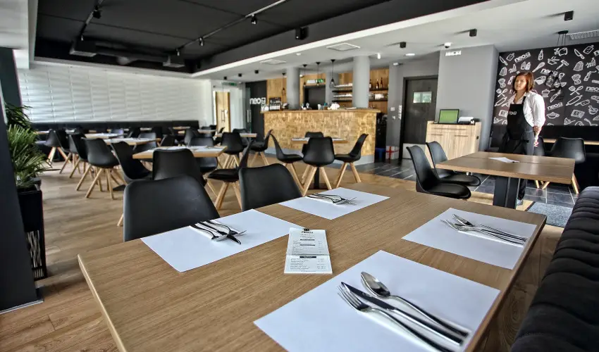 Hotel Viktria Srvr - Nyugdjas kedvezmnyes rak reggelis elltssal (1 jtl)