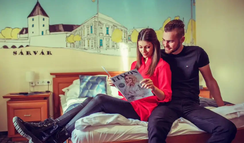 Hotel Viktria Srvr - Nyugdjas kedvezmnyes rak reggelis elltssal (1 jtl)