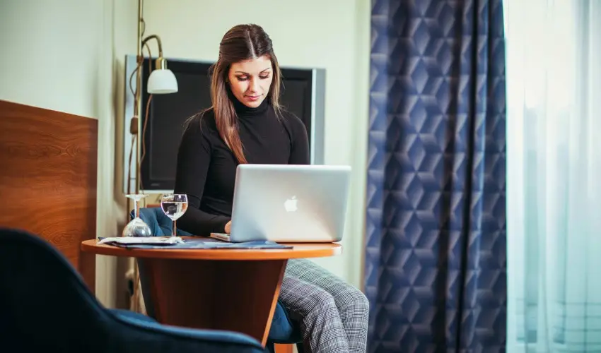 Hotel Viktria Srvr - Nyugdjas kedvezmnyes rak reggelis elltssal (1 jtl)