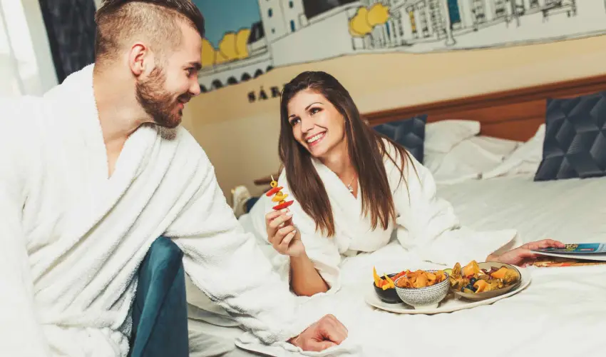 Hotel Viktria Srvr - Nyugdjas kedvezmnyes rak reggelis elltssal (1 jtl)