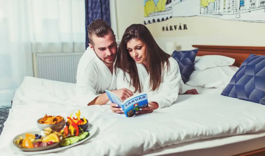 Hotel Viktria Srvr - Nyugdjas kedvezmnyes rak reggelis elltssal (1 jtl)