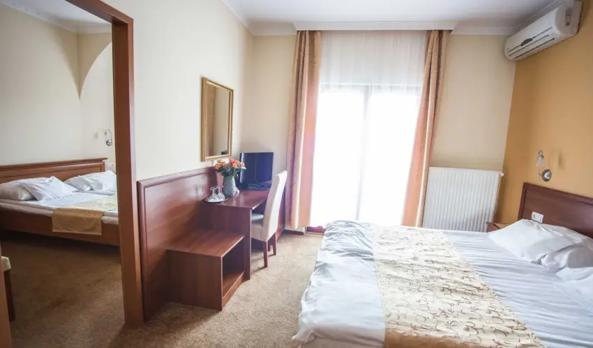 Hotel Vikt�ria S�rv�r - Nyugd�jas kedvezm�nyes �rak teljes ell�t�ssal (1 �jt�l)
