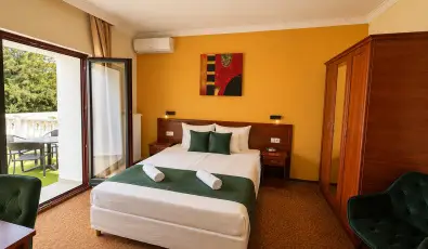 Hotel Vikt�ria S�rv�r