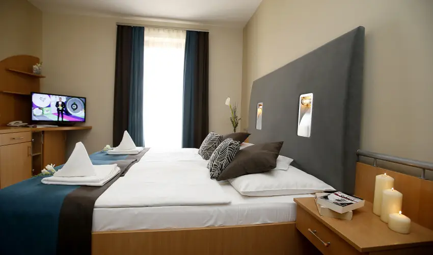 Hotel Villa V�lgy Eger - Szoba�rak f�lpanzi�s ell�t�ssal (min. 7 �j)