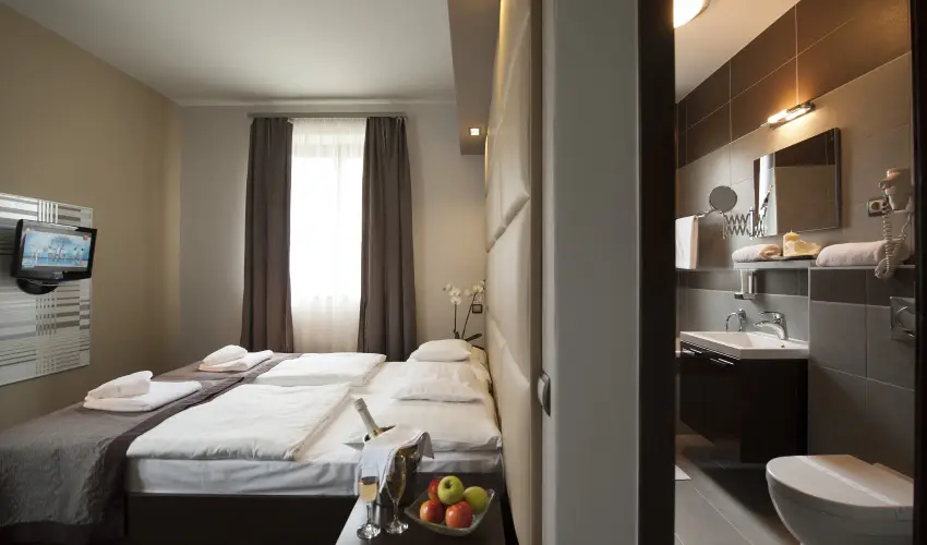 Hotel Villa V�lgy Eger - Szoba�rak f�lpanzi�s ell�t�ssal (min. 7 �j)