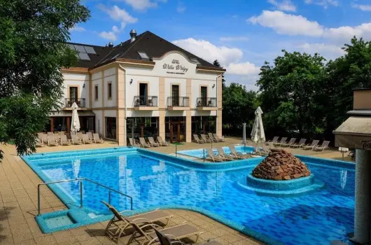 Hotel Villa V�lgy - Nyugd�jas kedvezm�nyes �r reggelis ell�t�ssal (1 �jt�l)