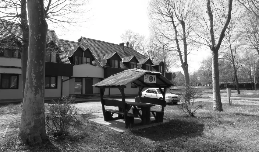 Therm�l Apartmanh�z Kom�rom - Nyugd�jas kedvezm�nyes �rak f�rd�bel�p�vel (1 �jt�l)