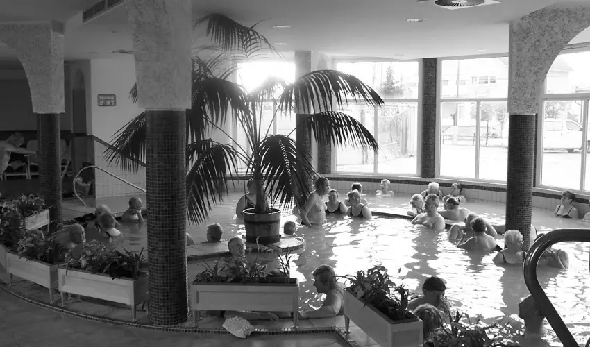 Therm�l Apartmanh�z Kom�rom - Nyugd�jas kedvezm�nyes �rak f�rd�bel�p�vel (1 �jt�l)