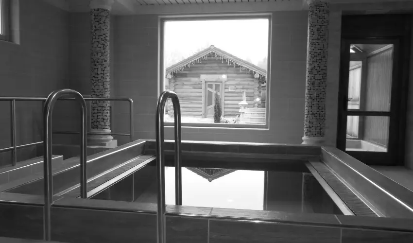 Therm�l Apartmanh�z Kom�rom - Nyugd�jas kedvezm�nyes �rak f�rd�bel�p�vel (1 �jt�l)