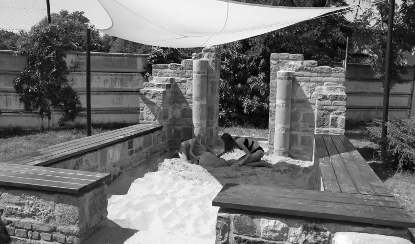 Therm�l Apartmanh�z Kom�rom - Nyugd�jas kedvezm�nyes �rak f�rd�bel�p�vel (1 �jt�l)