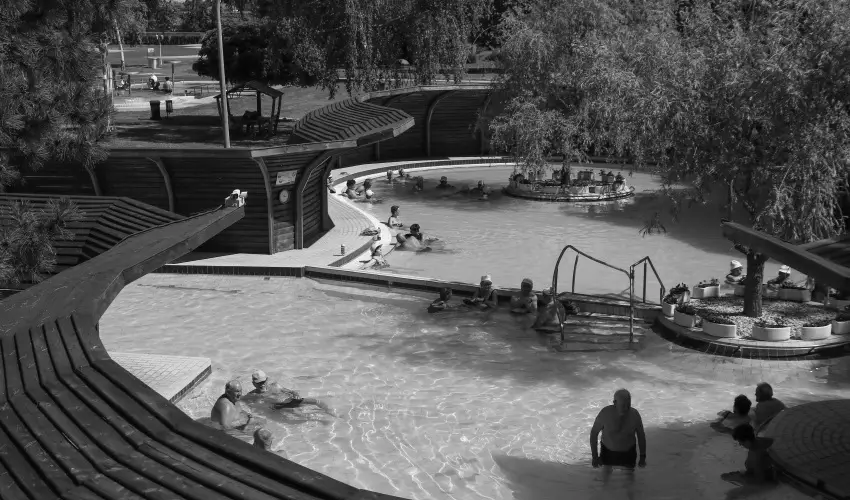 Therm�l Apartmanh�z Kom�rom - Nyugd�jas kedvezm�nyes �rak f�rd�bel�p�vel (1 �jt�l)