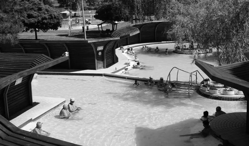 Therm�l Apartmanh�z Kom�rom - Nyugd�jas kedvezm�nyes �rak f�rd�bel�p�vel (1 �jt�l)