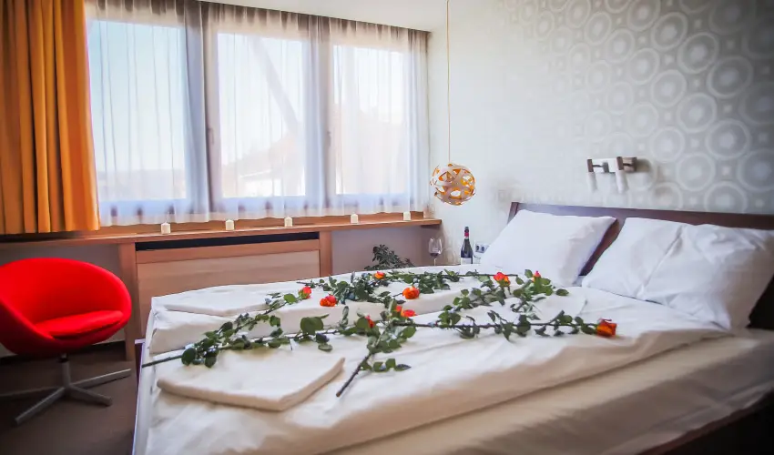 Imola Udvarhz Eger - Nyugdjas kedvezmnyes rak reggelis elltssal (1 jtl)