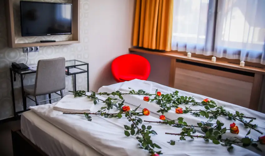 Imola Udvarhz Eger - Nyugdjas kedvezmnyes rak reggelis elltssal (1 jtl)