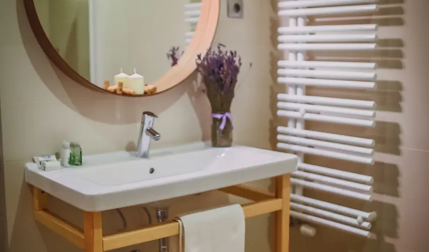 Imola Udvarhz Eger - Nyugdjas kedvezmnyes rak reggelis elltssal (1 jtl)