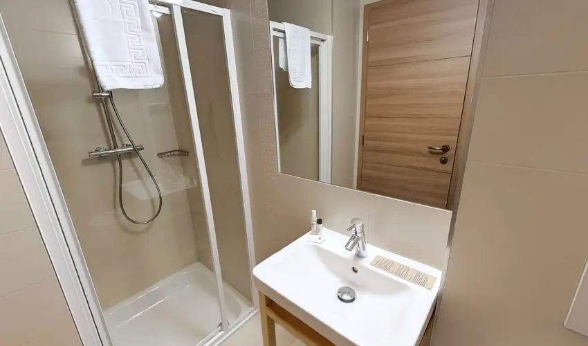 Imola Udvarhz Eger - Nyugdjas kedvezmnyes rak reggelis elltssal (1 jtl)