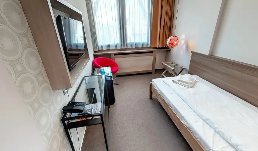 Imola Udvarhz Eger - Nyugdjas kedvezmnyes rak reggelis elltssal (1 jtl)