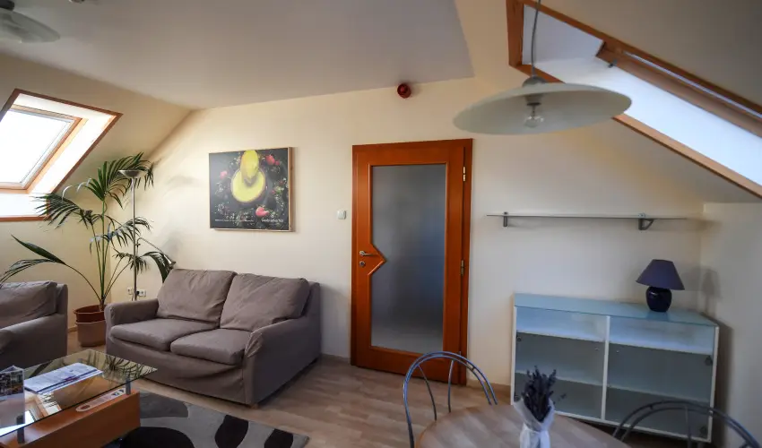 Imola Udvarhz Eger - Nyugdjas kedvezmnyes rak reggelis elltssal (1 jtl)