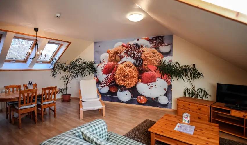 Imola Udvarhz Eger - Nyugdjas kedvezmnyes rak reggelis elltssal (1 jtl)