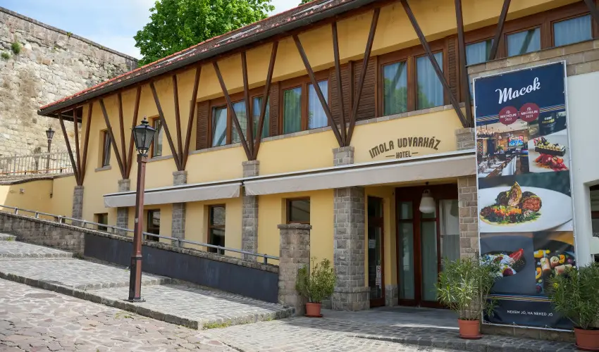Imola Udvarhz Eger - Nyugdjas kedvezmnyes rak reggelis elltssal (1 jtl)