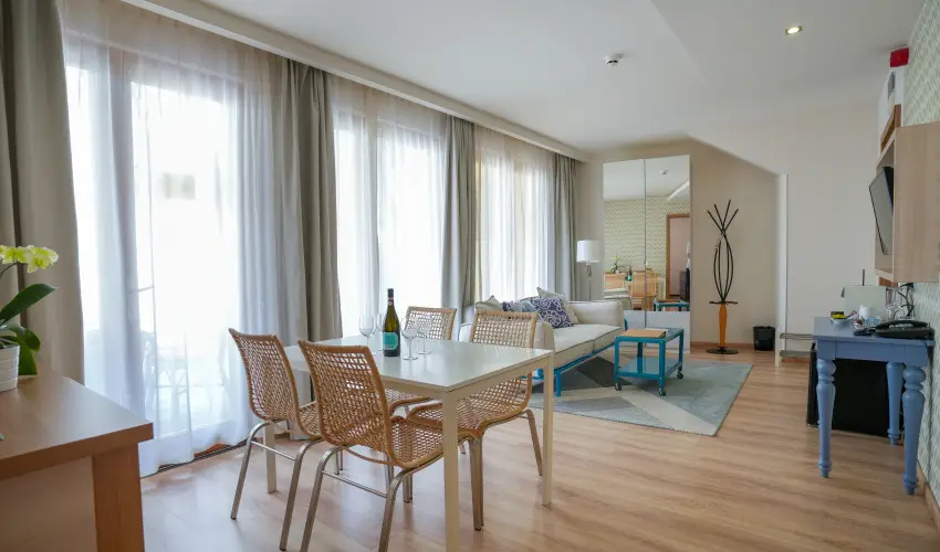 Imola Udvarhz Eger - Nyugdjas kedvezmnyes rak reggelis elltssal (1 jtl)